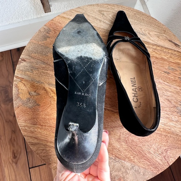 CHANEL Vintage Black Suede Leather 4 Leaf Clover CC Logo Appliqué Kitten Heels - Picture 10 of 15